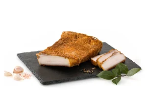 Słonina wędzona ze skórą w przyprawach 0,5kg